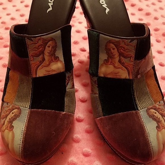 Jeon Clogs/ Mules - Picture 3 of 5